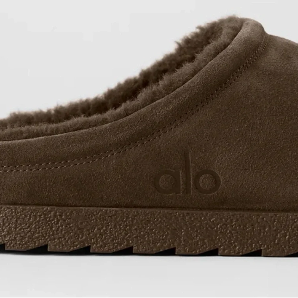 NWT Alo recovery yoga slippers - Picture 4 of 7